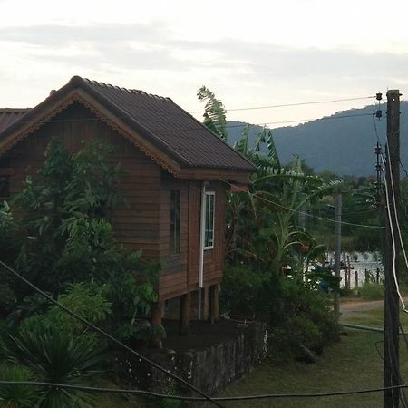 Baan Pak Phutawan Resort Takat Ngao Bagian luar foto
