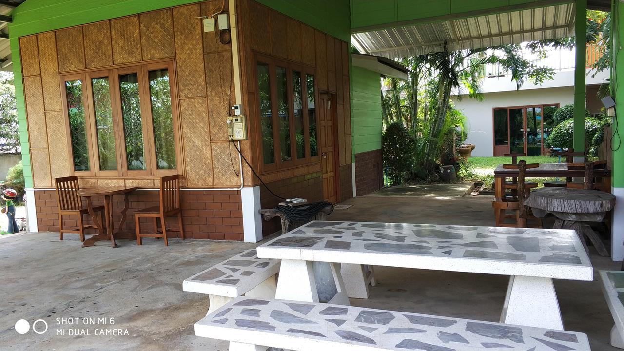 Baan Pak Phutawan Resort Takat Ngao Bagian luar foto