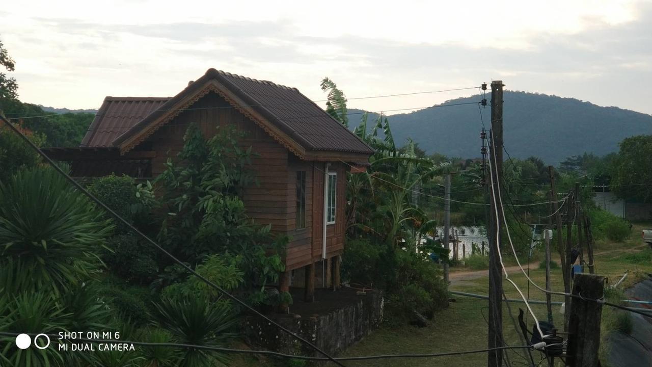 Baan Pak Phutawan Resort Takat Ngao Bagian luar foto